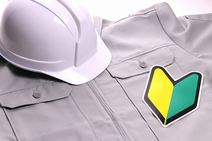 ヘルメットと初心者マーク